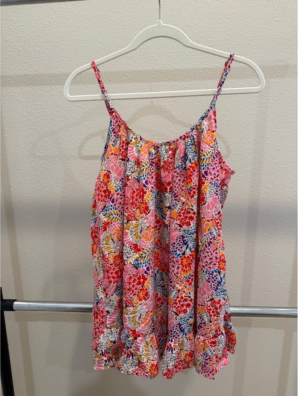 Women's Medium Floral Print Sleeveless Polyester Top with Ruffle Hem